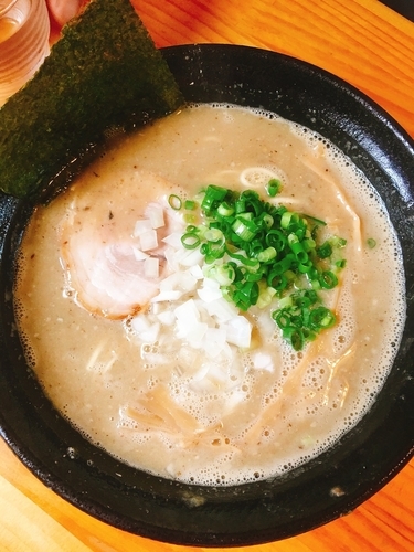 「塩そば 細縮れ麺」@つけ麺 弥七の写真