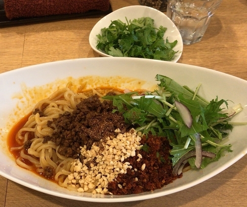 「汁なし担担麺(3辛)＋追い飯＋パクチー＋味玉」@手打中華そば 大賀110の写真