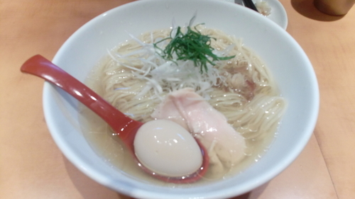 「白醤油の冷やしラーメン（750円）+大盛（100円）」@麺屋 翔 品川店の写真
