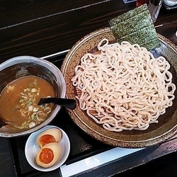 豚骨魚介つけ麺・煮玉子