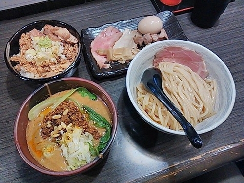 「担担つけ麺（並）特製トッピング・チャーシュー丼」@つけ麺 陽の写真