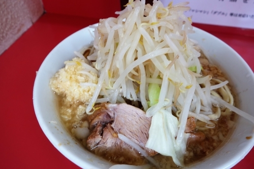 「少なめ（ブタ2枚）650円ニンニク」@ラーメン二郎 小岩店の写真