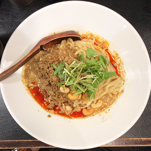 「汁なし担担麺 シビれる＋温泉玉子」@175°DENO ～担担麺～ 本店の写真