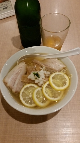 「季節限定レモンラーメン850円＋ハートランドビール500円」@らーめん カッパハウスの写真