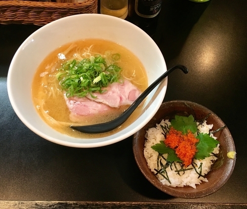 「鮮魚のアラ炊きらーめんお茶漬けセット」@麺や 勝治の写真