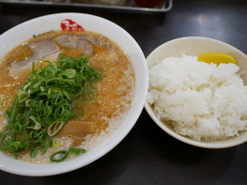 「ラーメン 麺30秒硬め＋辛いの多目＋脂多目＋ライス普通」@京都銀閣寺 ますたにラーメン 日本橋本店の写真
