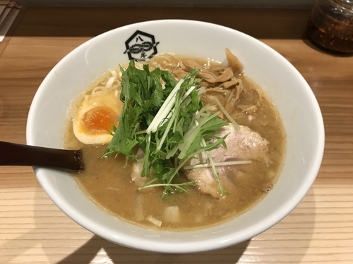 「豚骨味玉らーめん」@らーめん八房 神田本店の写真