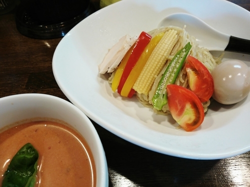 「【夏限定】冷やしトマトつけ麺850円＋味玉(ﾗｰﾊﾟｽ)」@麺.SUZUKiの写真