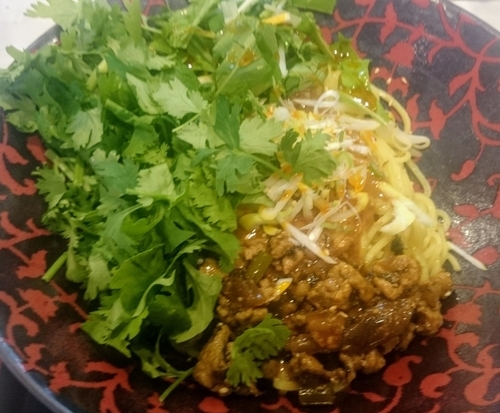 「汁なし坦坦麺（まご、大盛り無料）＋パクチー」@麺屋 大申 神保町店の写真