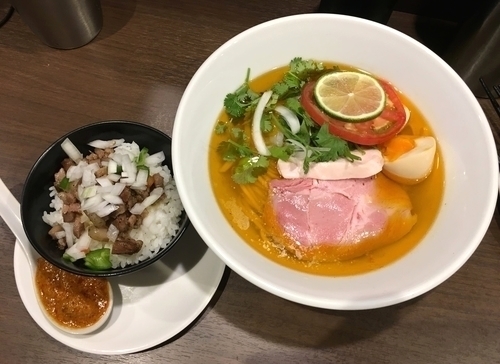 「和牛エスニックラーメン&和風ガパオライス」@八咫烏の写真