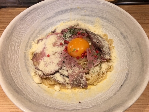 「鰹と煮干し出汁の冷やしクリームビースト 900円」@ローストビーフ油そば ビースト 秋葉原妻恋坂店の写真