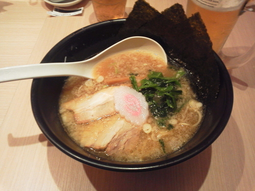 「豚骨醤油ラーメン 750円」@TOKYO 豚骨 BASE MADE by 博多一風堂 ecute品川サウス店の写真