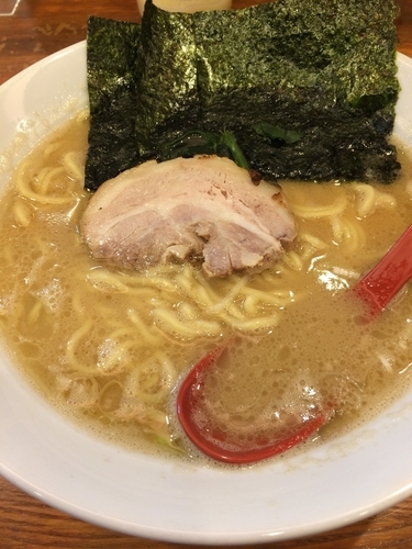 「ラーメン（中盛り）」@ラーメン大桜 今宿店の写真