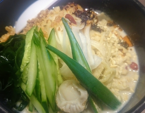 「ホタテのクリーミー冷やし中華（限定、９００円）＋タマネギ」@NOODLE SOUNDSの写真