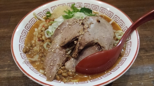 「⑩ピリ辛納豆ラーメン(並)800円」@ラーメンアキラの写真