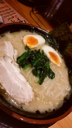 「豚骨醤油ラーメン780円税別」@オリオン餃子 宇都宮西口駅前店の写真