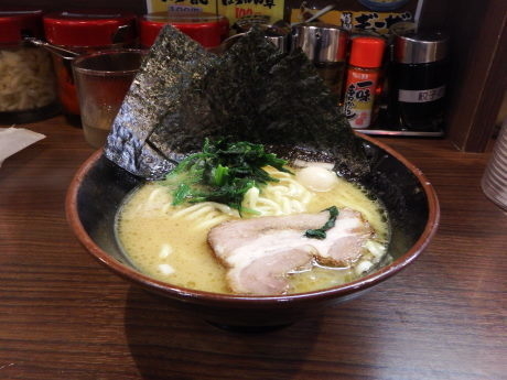 「半麺ラーメン」@秋津商店の写真