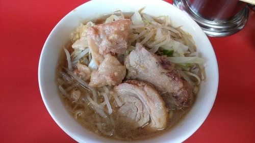 「麺半分豚2枚700円(ニンニク アブラ)」@ラーメン二郎 茨城守谷店の写真