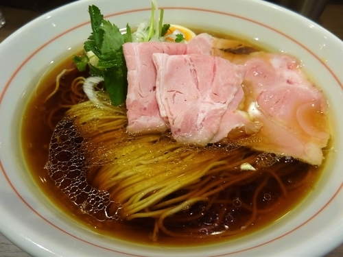 「ラーメン黒 750円 ＋ 和え玉 200円」@八咫烏の写真