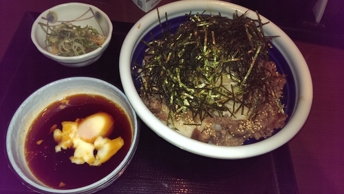 「うま辛肉つけうどん、増量」@丸亀製麺 下北沢店の写真
