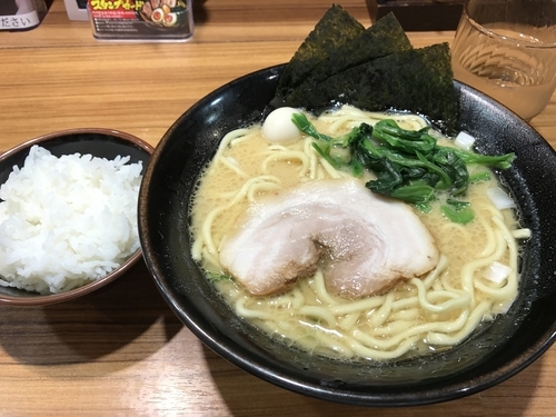 「醤油ラーメン」@横浜家系ラーメン 壱角家 八重洲店の写真