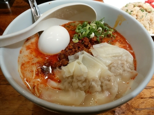 「からか麺ワンタン三個、味玉、半チャーハン」@博多一風堂 駒沢公園店の写真