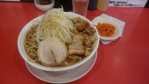 「ラーメン＋ほぐし豚」@鷹の目 獨協大学前本店の写真