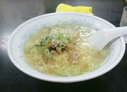 「塩ラーメン450円」@中華料理 嵐山の写真