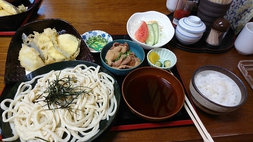 「うどん定食もつ煮付き　800円」@こいずみ食堂の写真