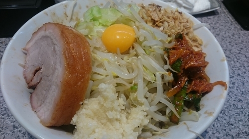 「汁なし（800円）＋ニラタマキムチ（50円）」@ラーメン宮郎の写真