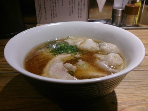 「純粋金華豚ワンタンそば(醤油)」@松戸中華そば 富田食堂の写真