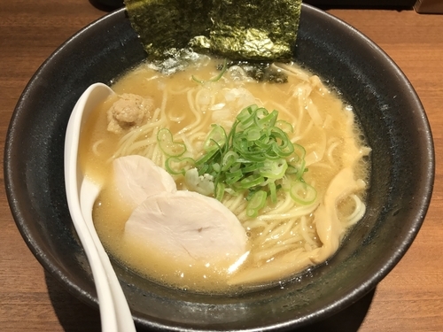 「濃厚鶏そば 醤油  790円」@濃厚鶏そば シロトリコの写真