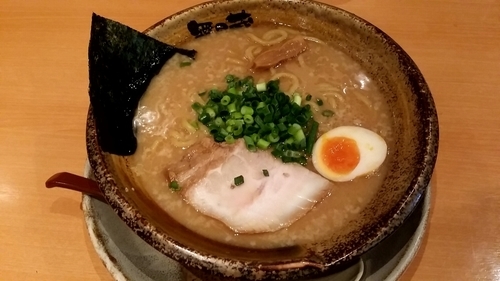 「豚骨醤油ラーメン」@越後秘蔵麺 無尽蔵 せんだい家の写真