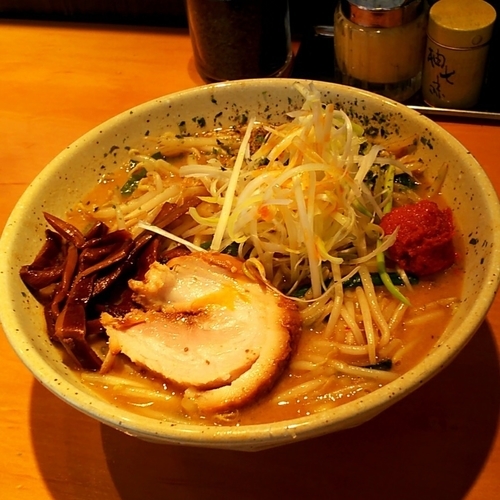 「辛バリ味噌らーめん」@つじ田 味噌の章の写真