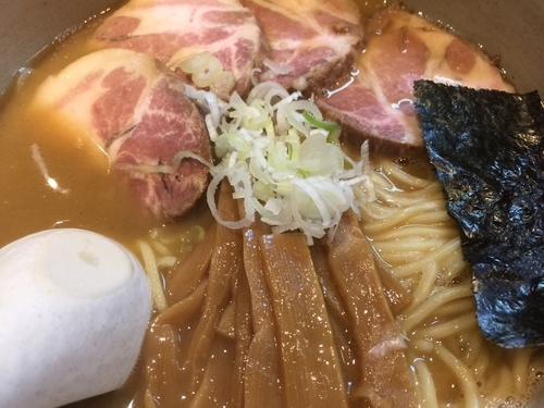 「らーめん（大）＋チャーシュー」@麺屋吉左右の写真