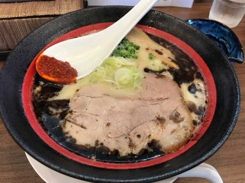 「鶏白湯カラらーめん 750円」@石臼玄麦自家製らーめん 丸竈の写真