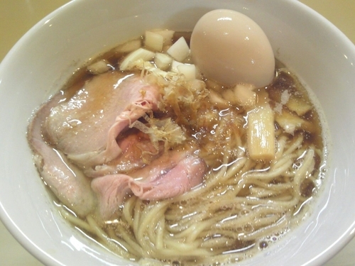 「【限定】あっさり煮干しラーメン￥700・味玉￥100」@らーめん コッコの写真