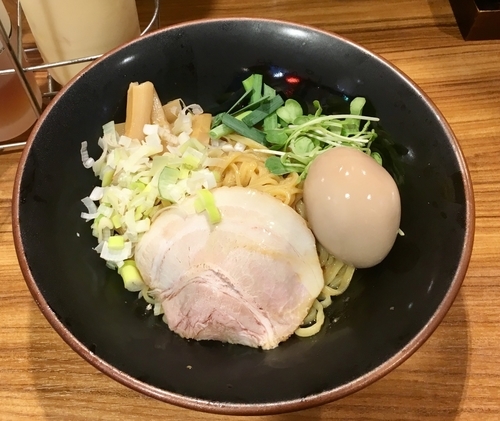 「ゴマ冷やしまぜそば 730円 + 味玉」@横浜家系ラーメン 壱角家 日吉店の写真