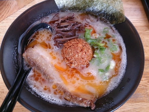 「とんこつらーめん 赤」@麺屋 らーめん花道の写真