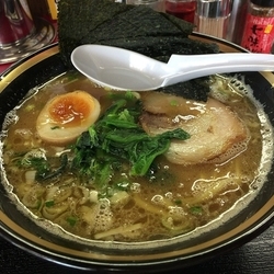 とんこつらーめん(720円)