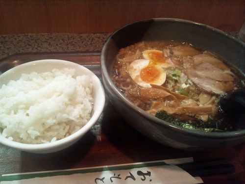 「八王子流こく旨醬油ラーメン+半ライス（860円）」@らーめん直久 新木場店の写真