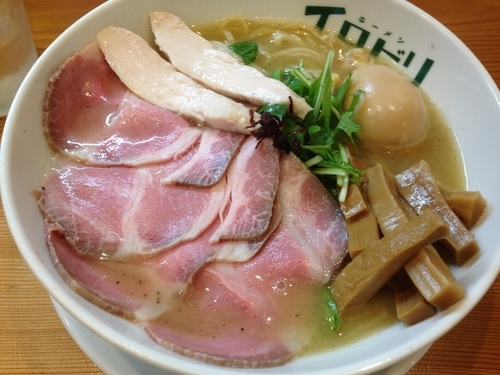 「イロドリラーメン全部のせ　￥１１００」@ラーメン イロドリの写真