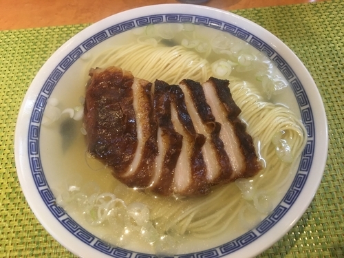 「カリカリローストポークの塩そば1000円（限定）」@柴崎亭の写真