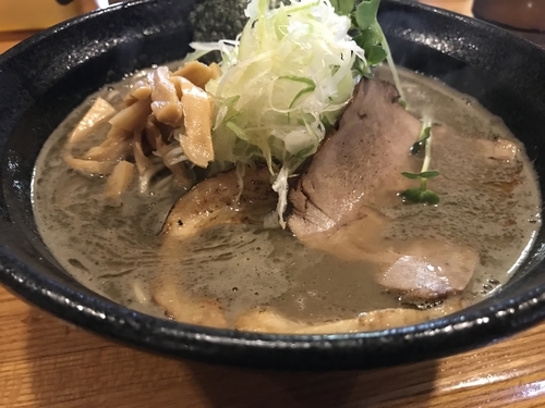 「メガ煮干しラーメン（並）900円」@麺屋 ひな多の写真