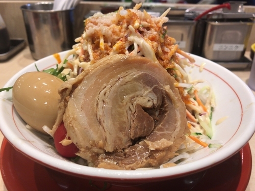 「冷やし中華680円(並ガリマヨ辛脂マシ）ラーパス味玉」@替玉千里眼 志木店の写真