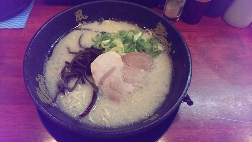 「ラーメン、替玉ｗ」@とんこつラーメン 博多風龍 渋谷店の写真
