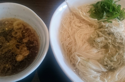 「煮干しそうめん（限定、６００円）＋大盛り」@麺処 遊 蕨店の写真