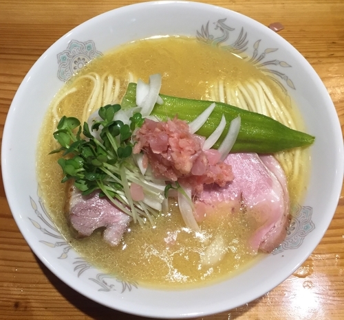 「坂本01feat八咫烏 純白の鶏白湯1000円」@麺屋 坂本01の写真