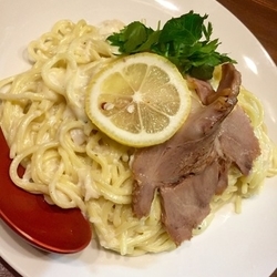 【アキラ式P】帆立とチーズのクリームまぜそば ¥800