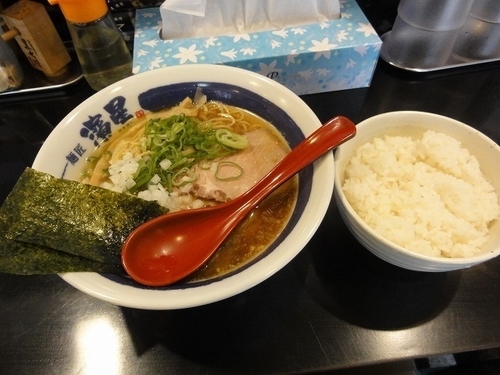 「朝ラーメン　500円　+無料ライス」@麺匠 濱星 溝の口店の写真